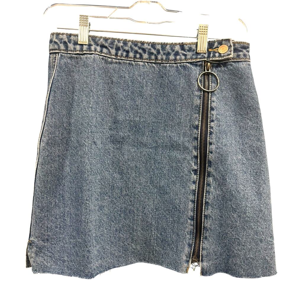 Denim & Co Denim Zip Front Mini Jean Skirt Ring Pull Distressed Raw Hem Size 6